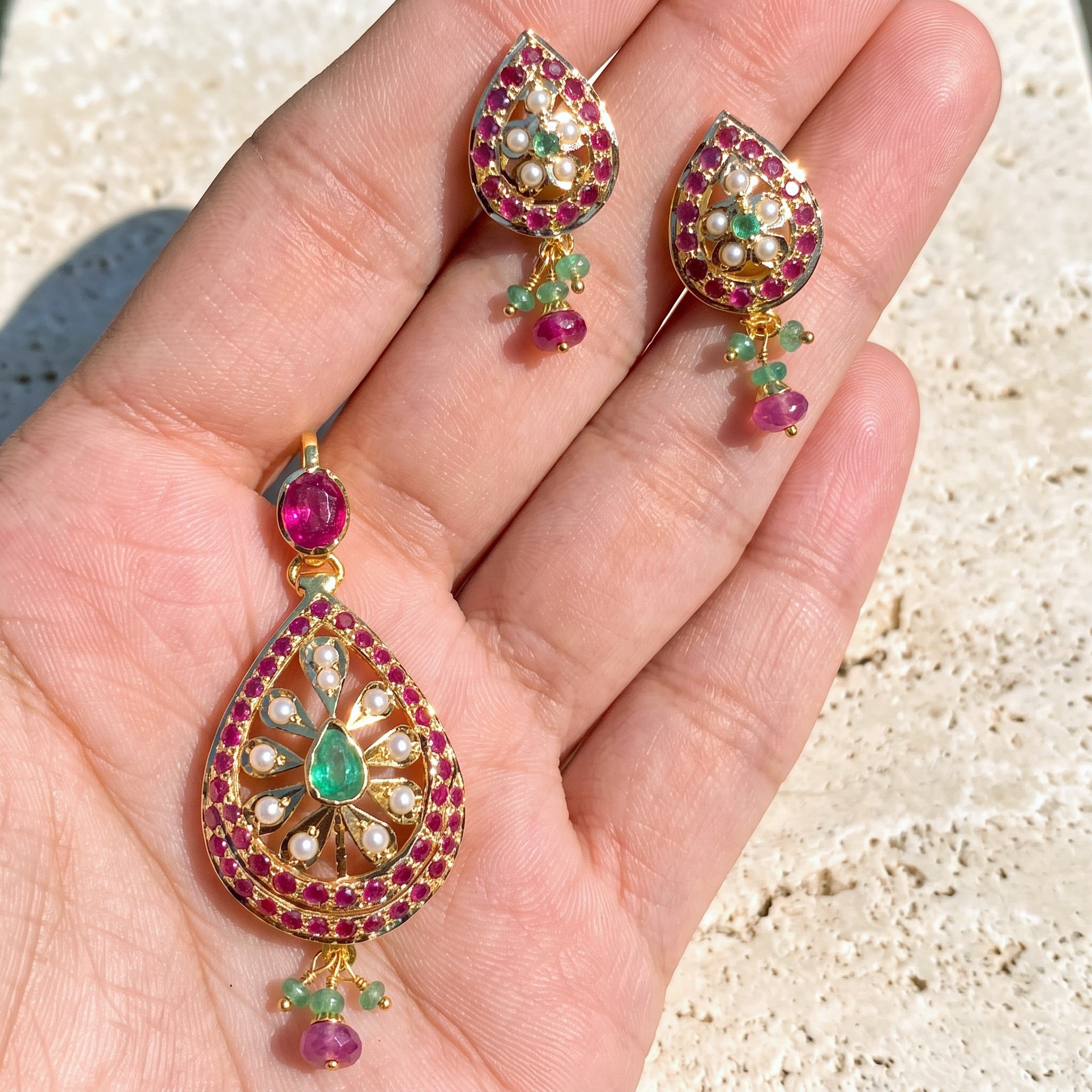 lightweight pendant set
