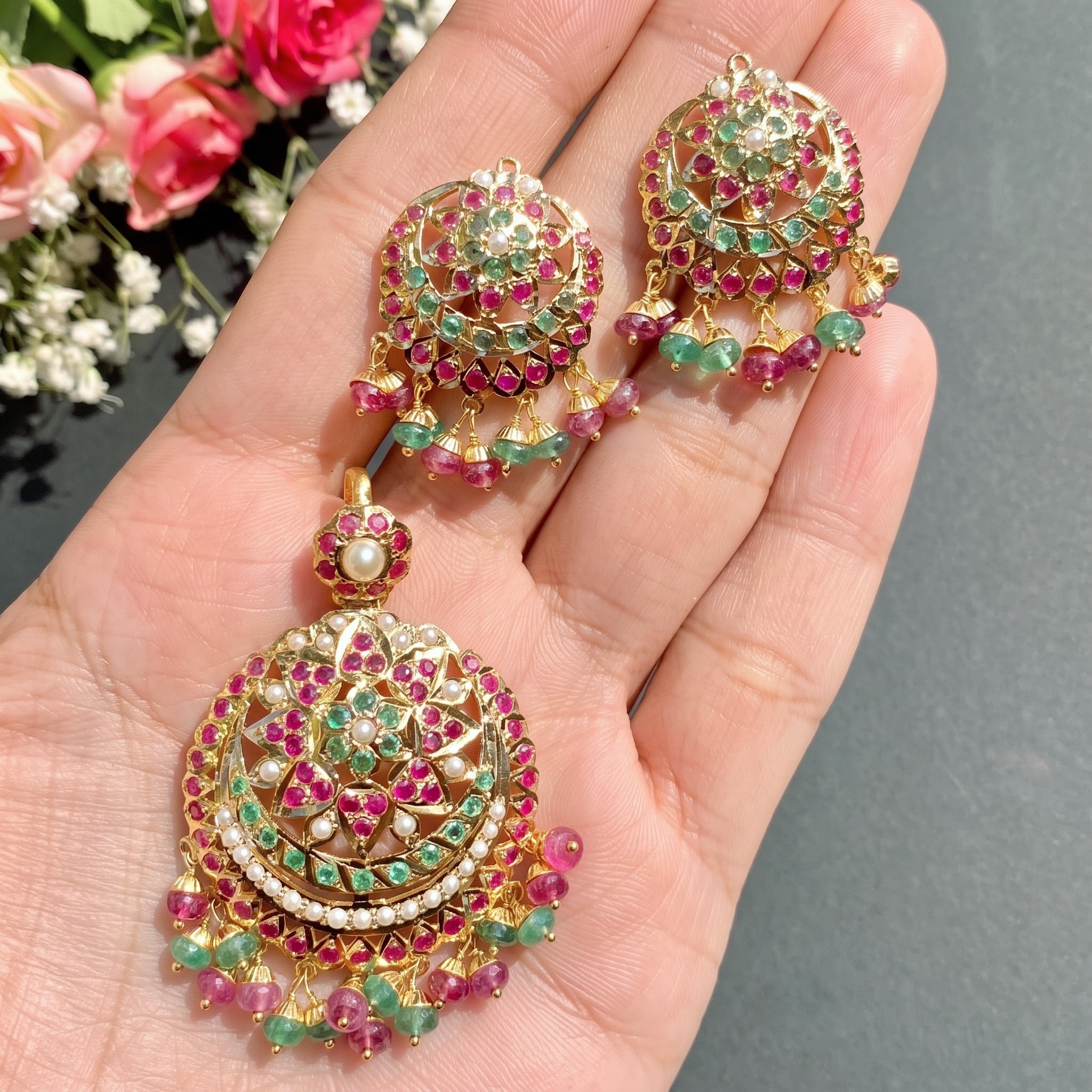 916 hallmarked gold pendant set