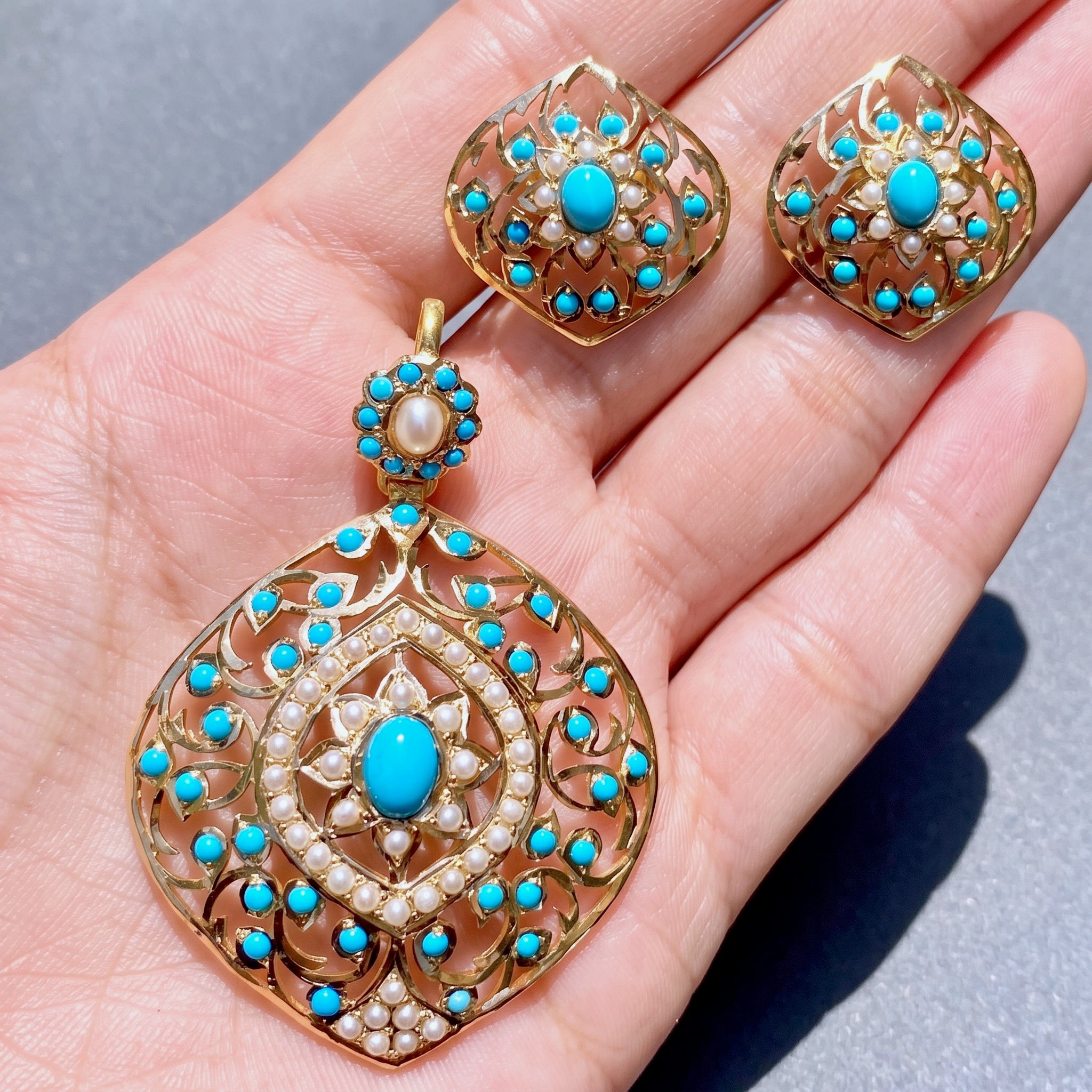 classic indo western pendant set on 22k gold