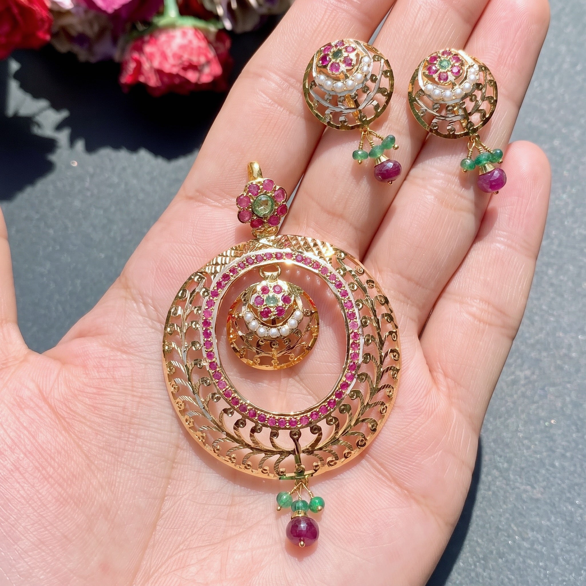 gold pendant set tanishq
