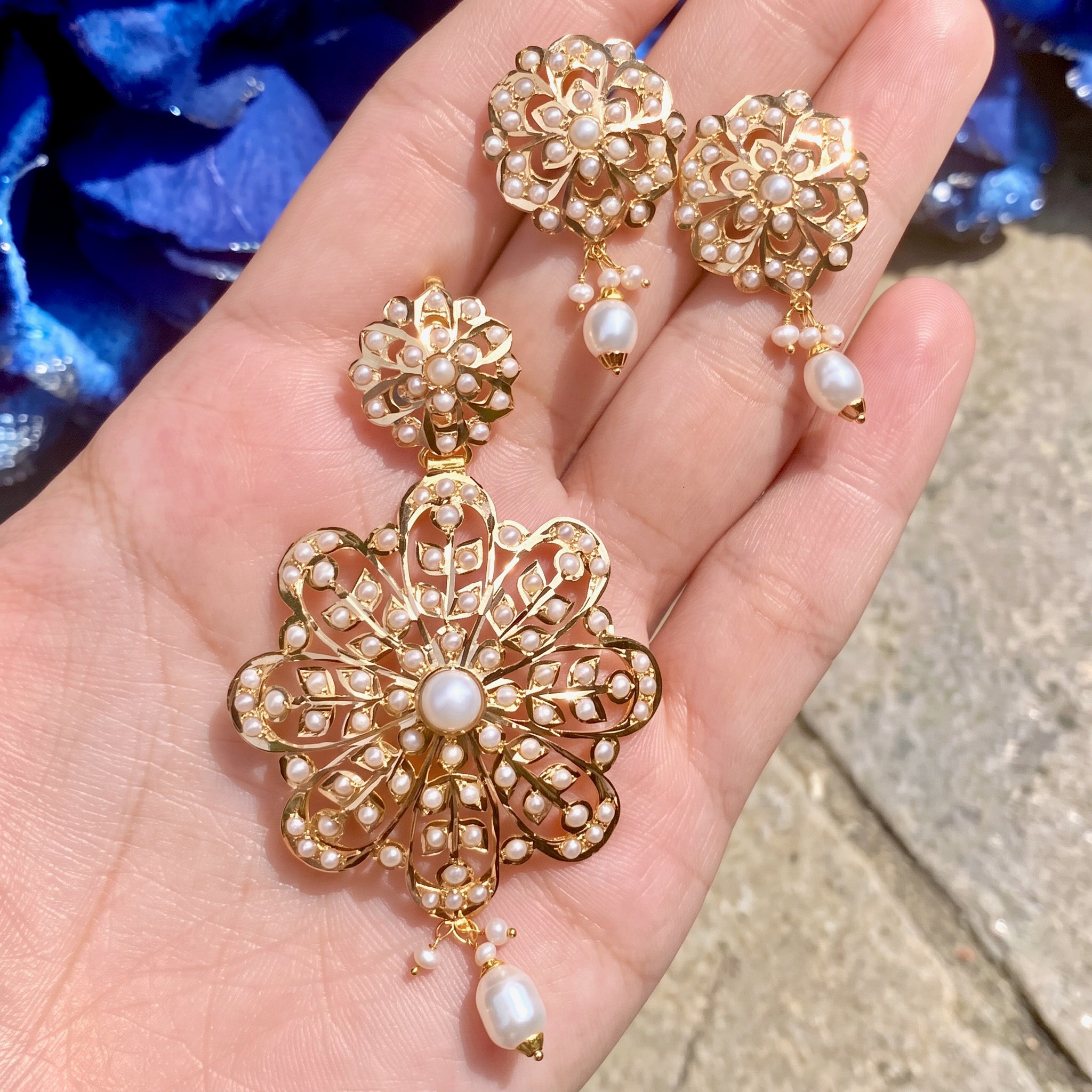 totaram antiqe 22k gold temple pendant set studded with pearls