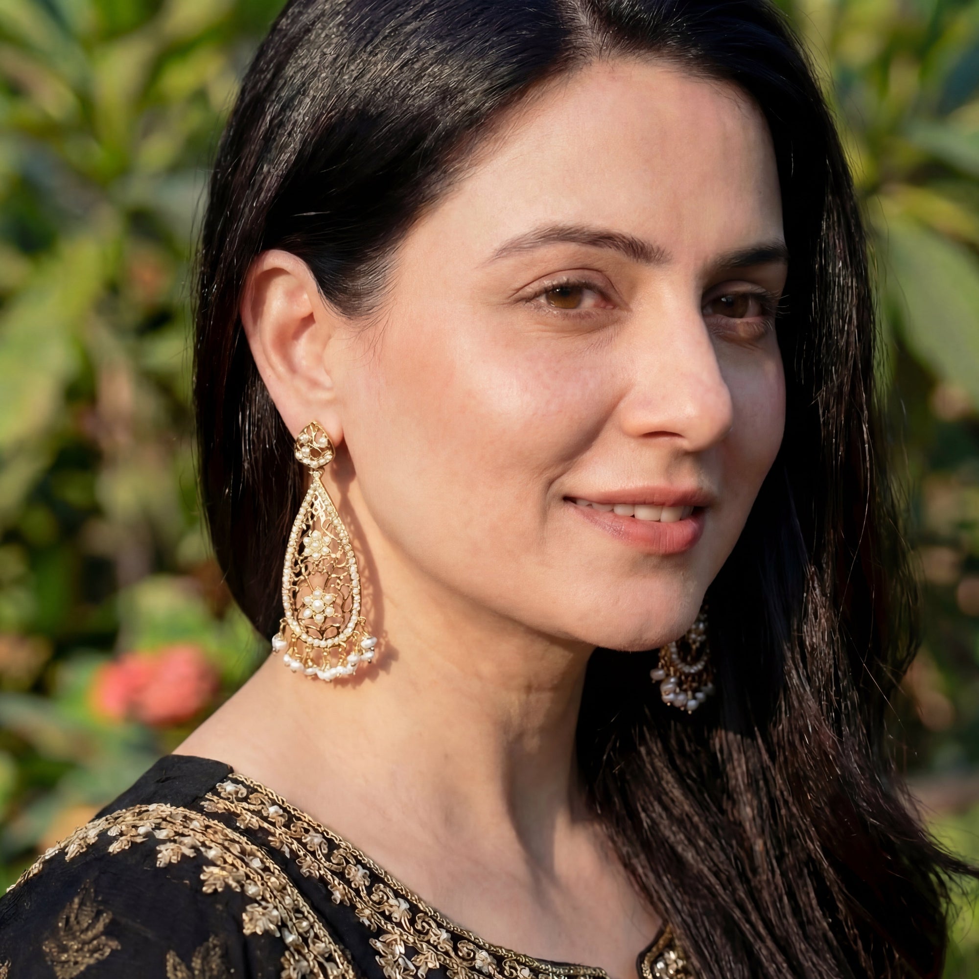 Drop Shaped Pearl Earrings on Silver | Jadau Danglers ER 446