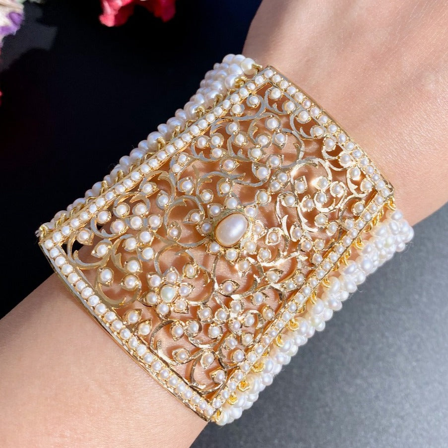 bengali bracelet in pearls and gold