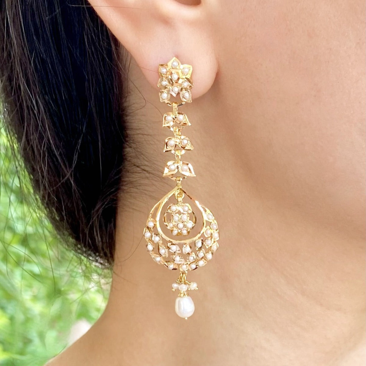 drop shaped joroa chandbali in 22 carat gold