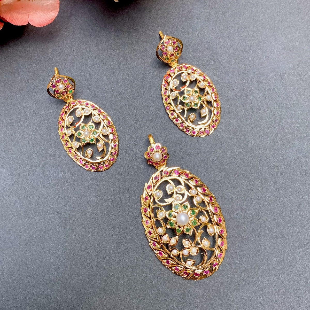 bengali design pendant set in gold