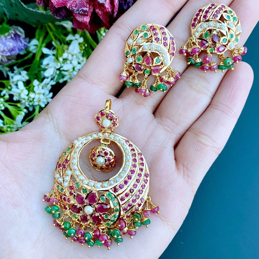 22 carat gold pendant set