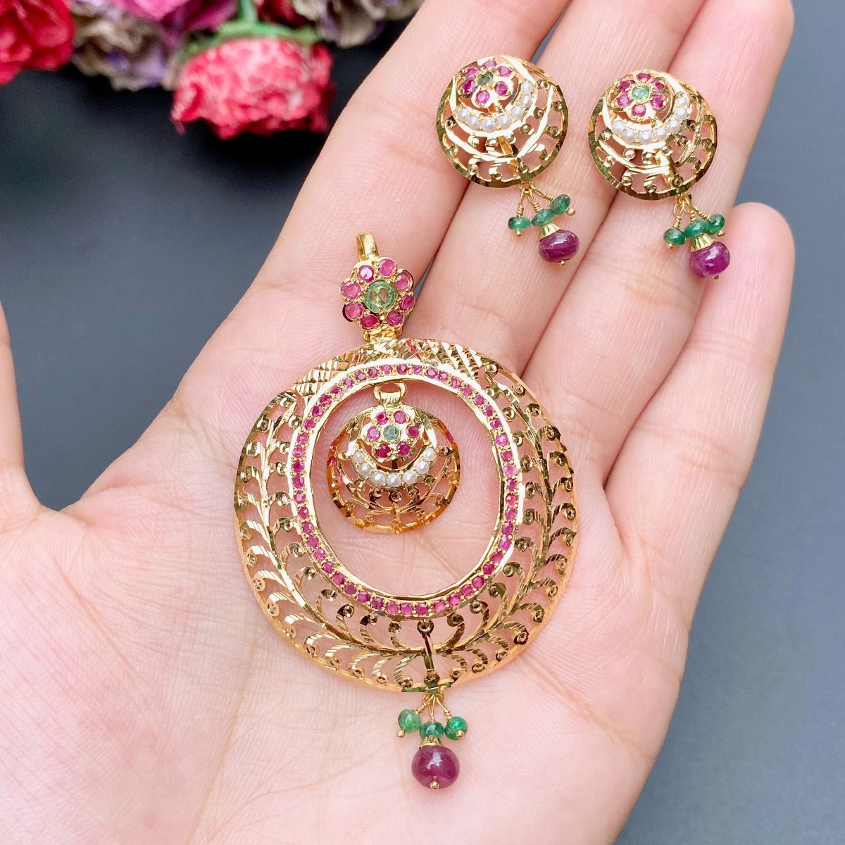 gold pendant set tanishq