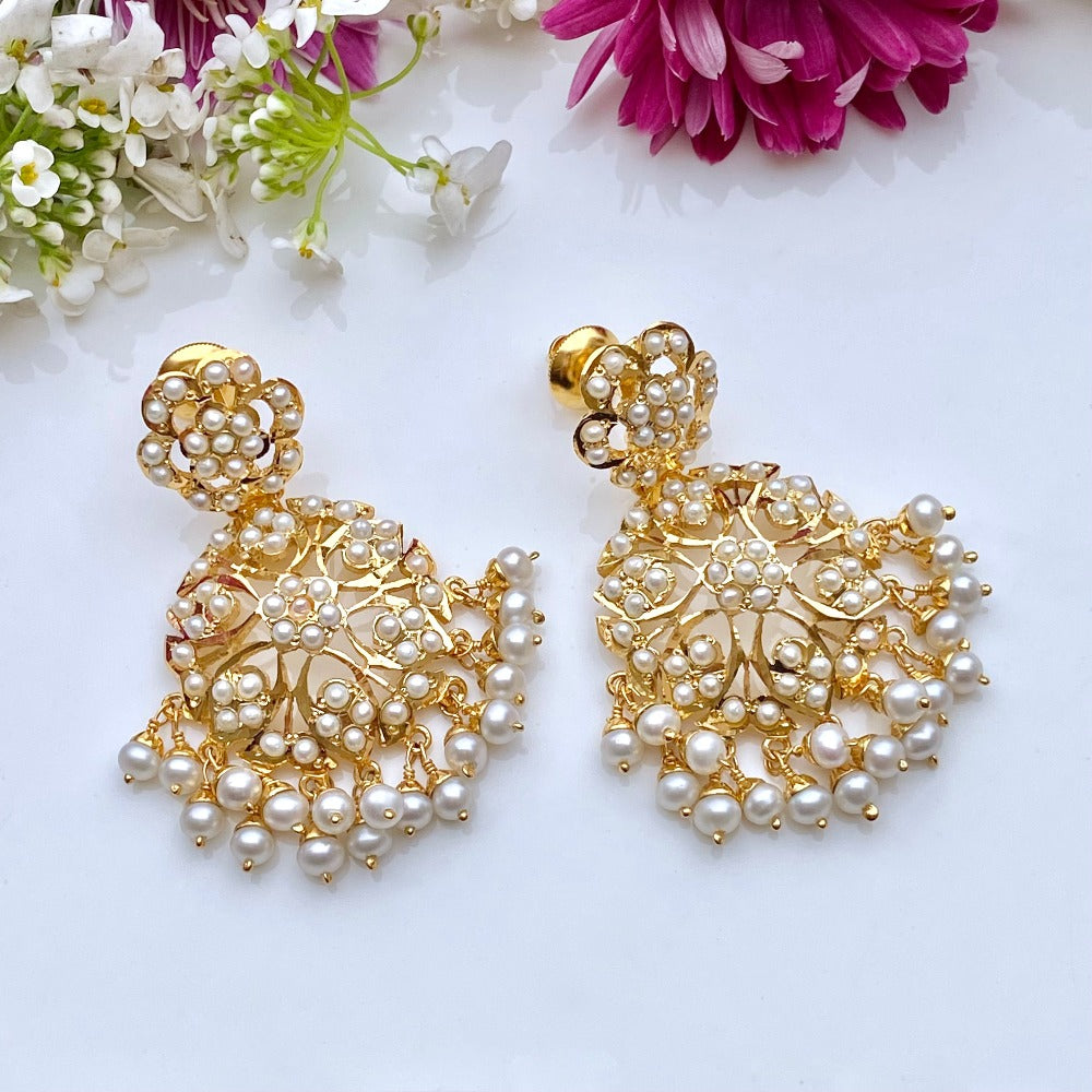 jadau earrings in pearl