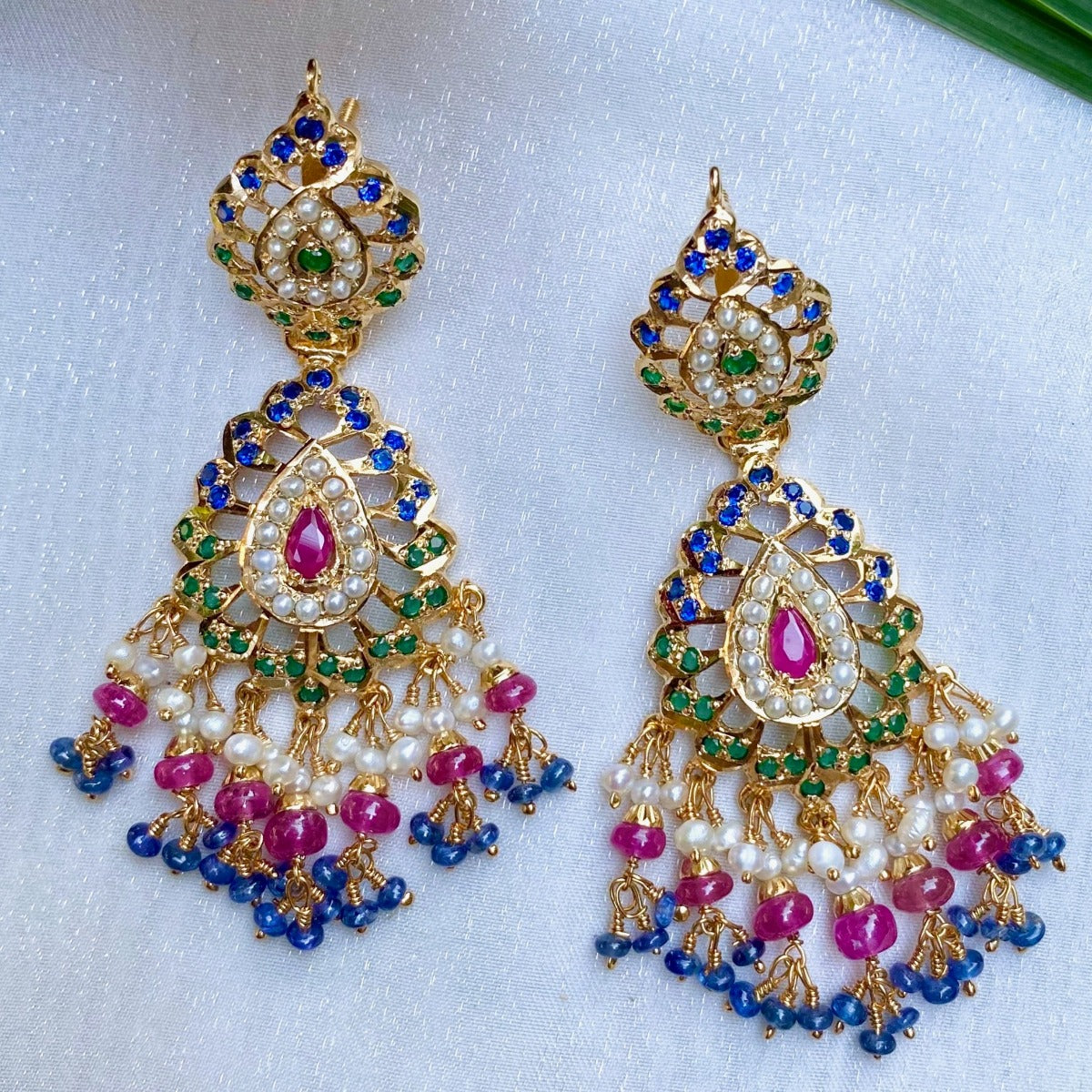 gold earrings for gifting
