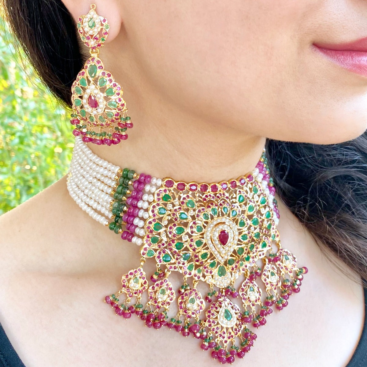 mughal design choker set in gold