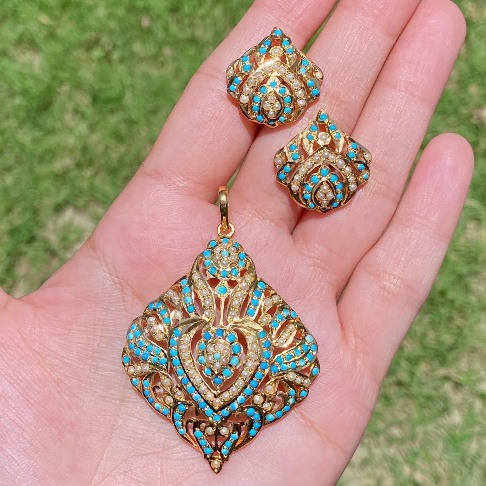 exquisite jadau pendant set