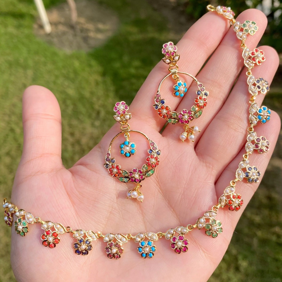 dainty and floral bengali necklace set
