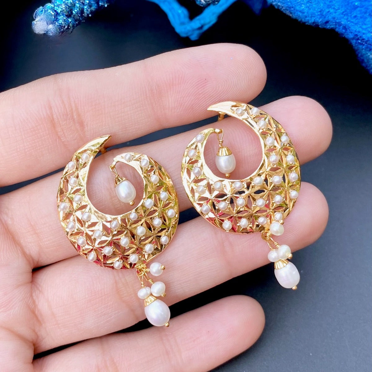 gold earrings lightweight