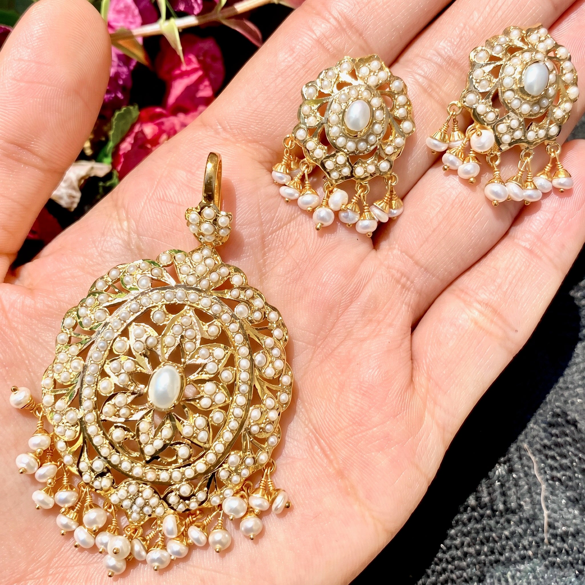 gold plated jadau pendant set with pearls
