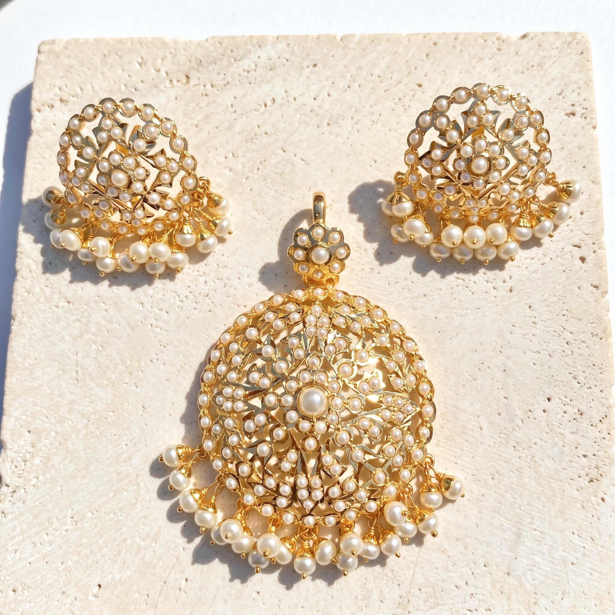 gold plated pendant set in pearl