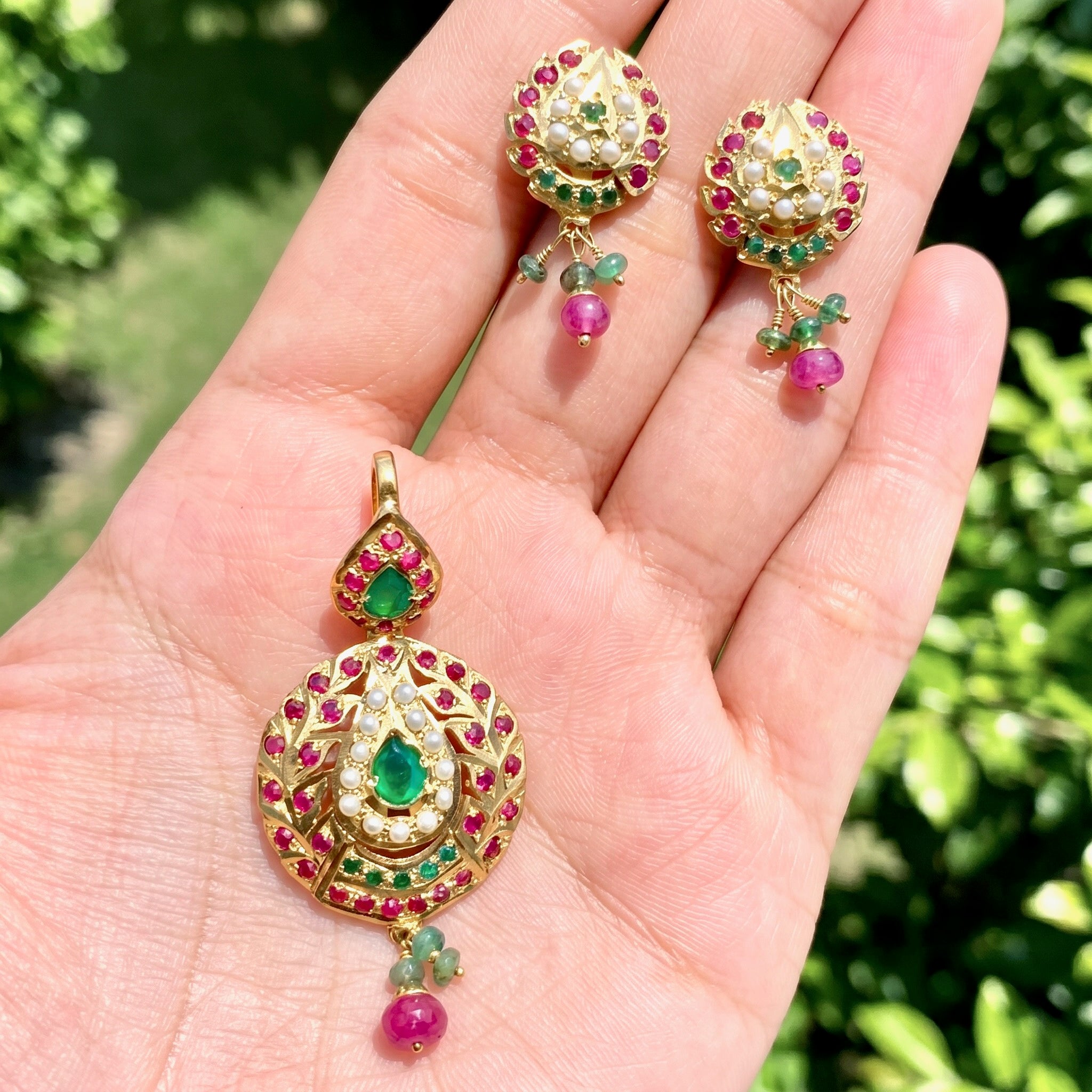 pendant set under 7000 for gifting