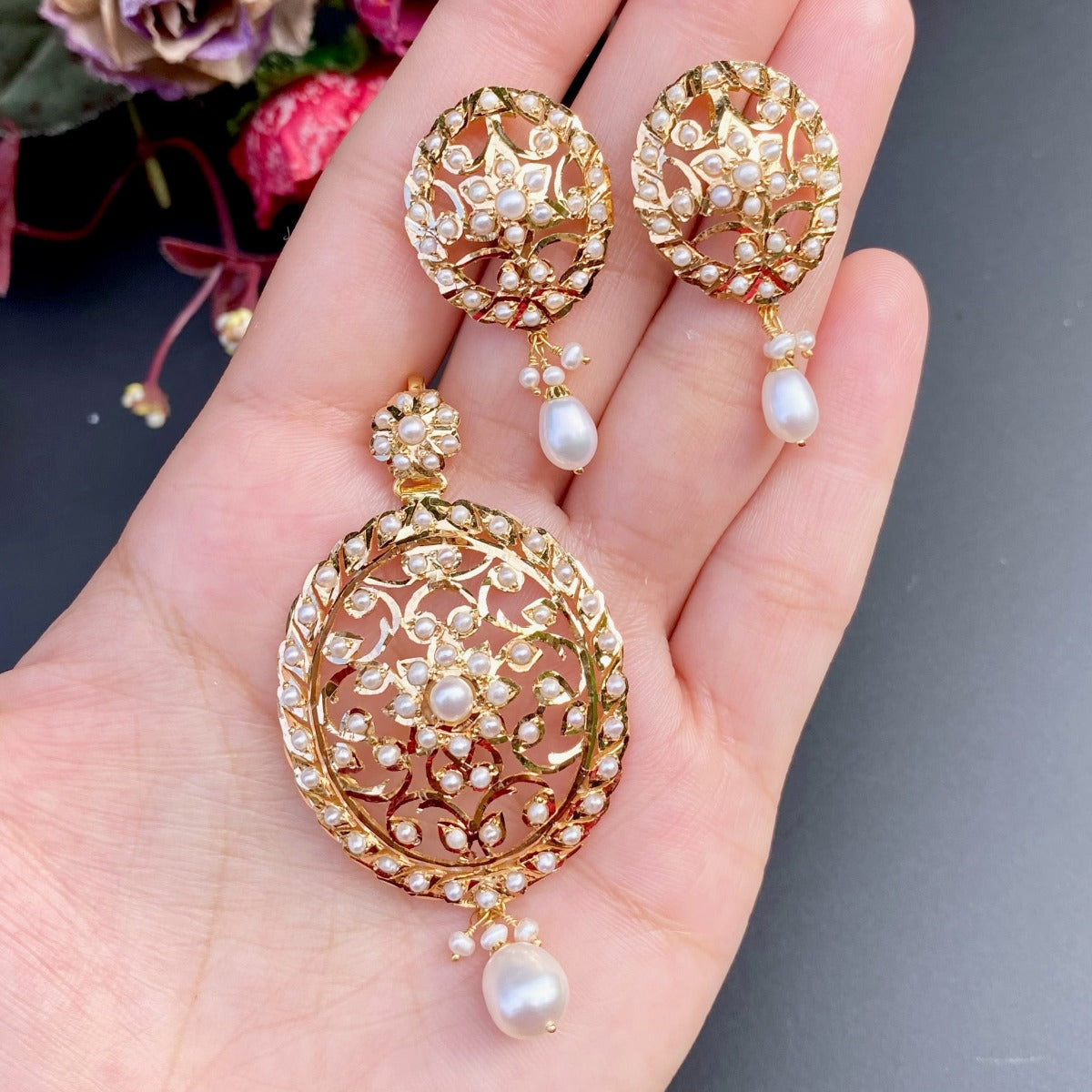 gold pendant set in pearls in singapore