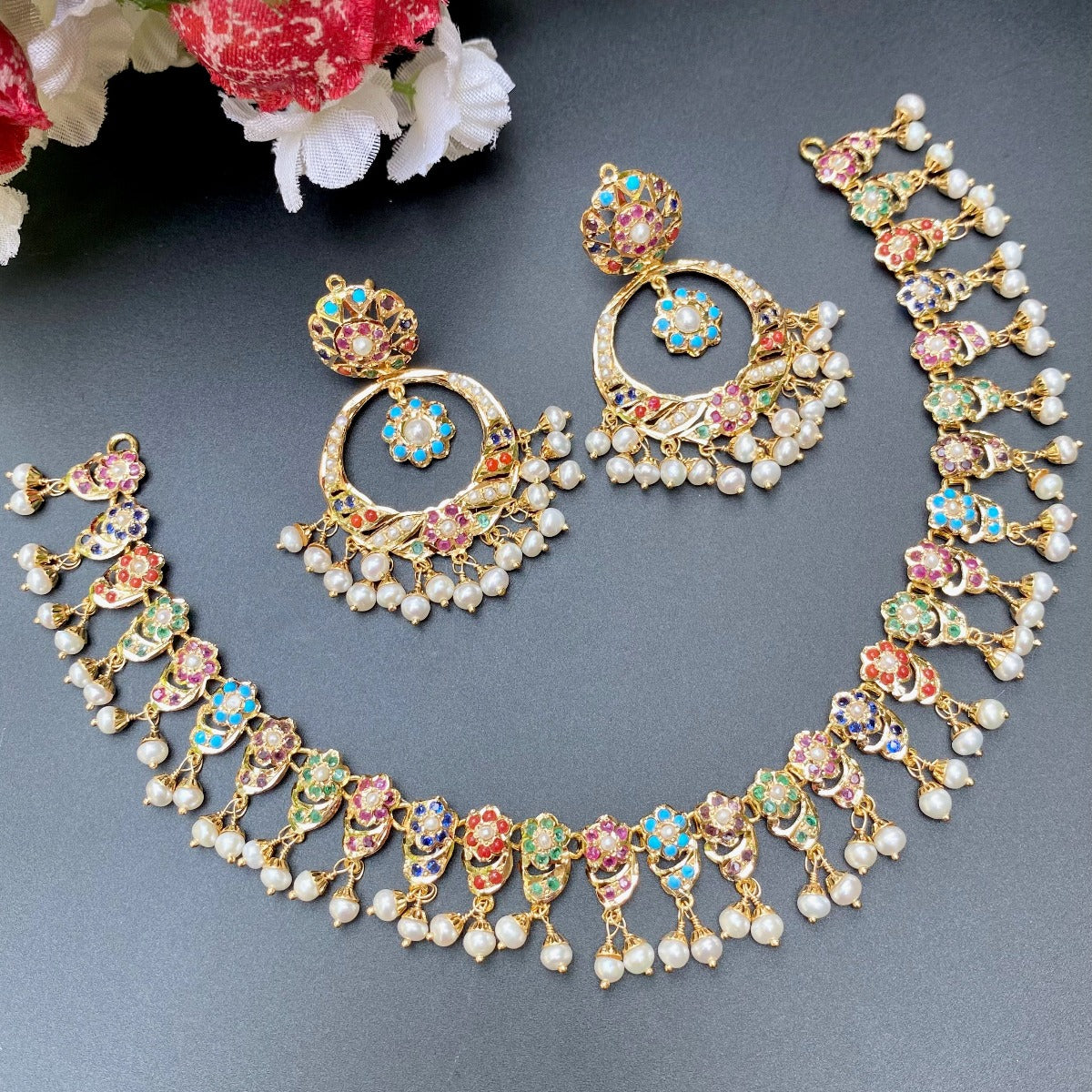 classic timeless and sober jadau necklace set in 22k gold