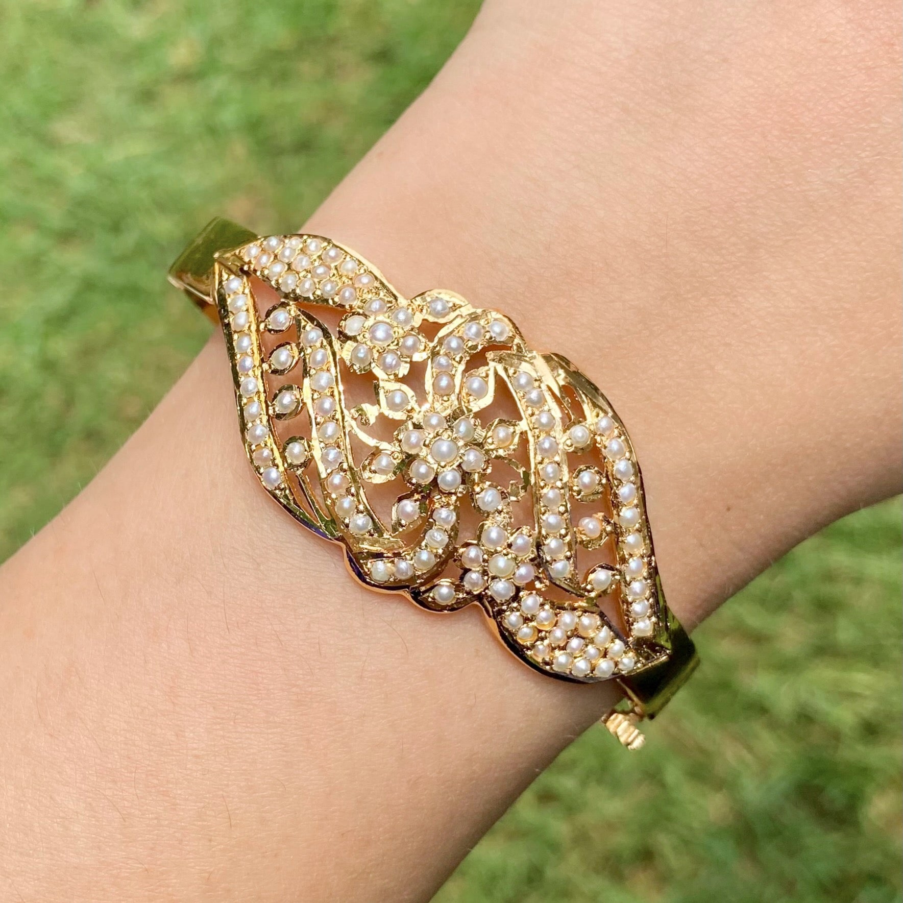 sleek pearl bracelet for women