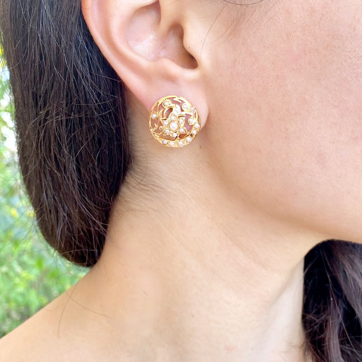 22k gold stud earrings with pearls setting