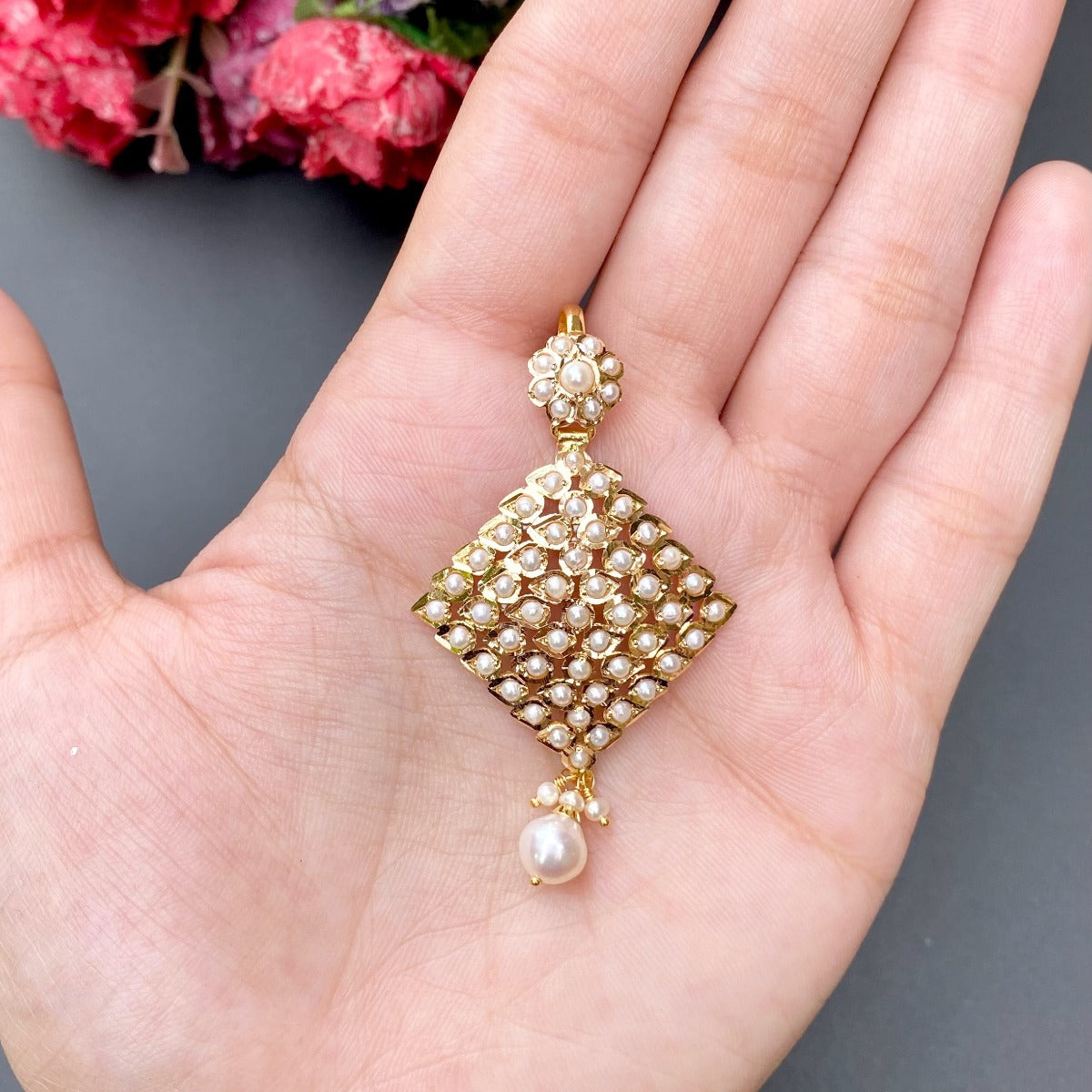 real gold jadau pendant studded with pearls