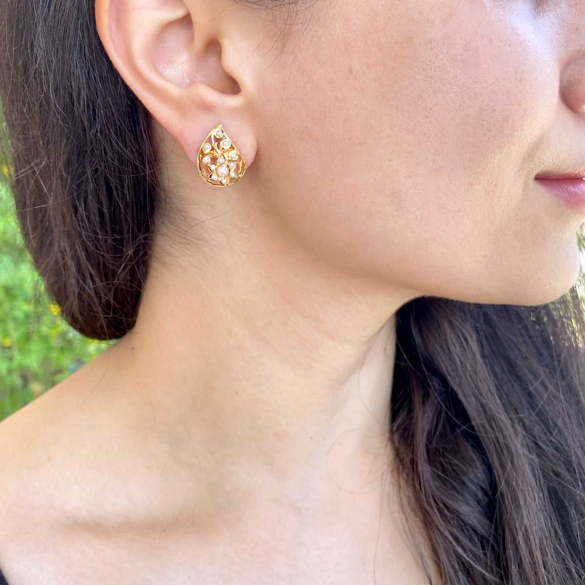 gold stud earrings for gifting