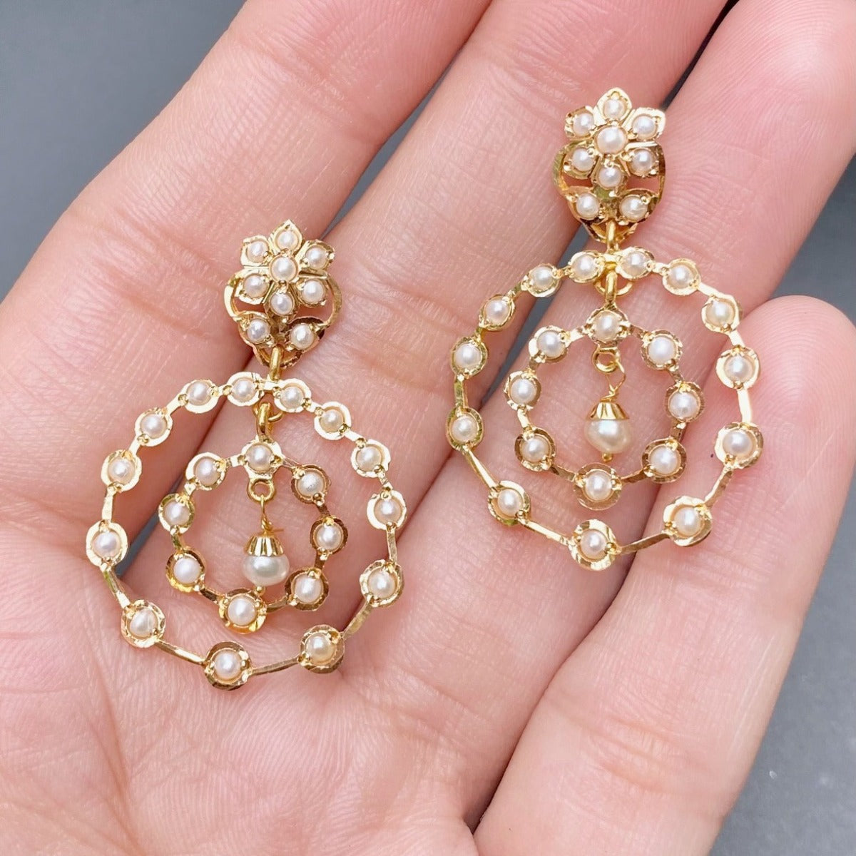 916 gold earrings set with seed pearls