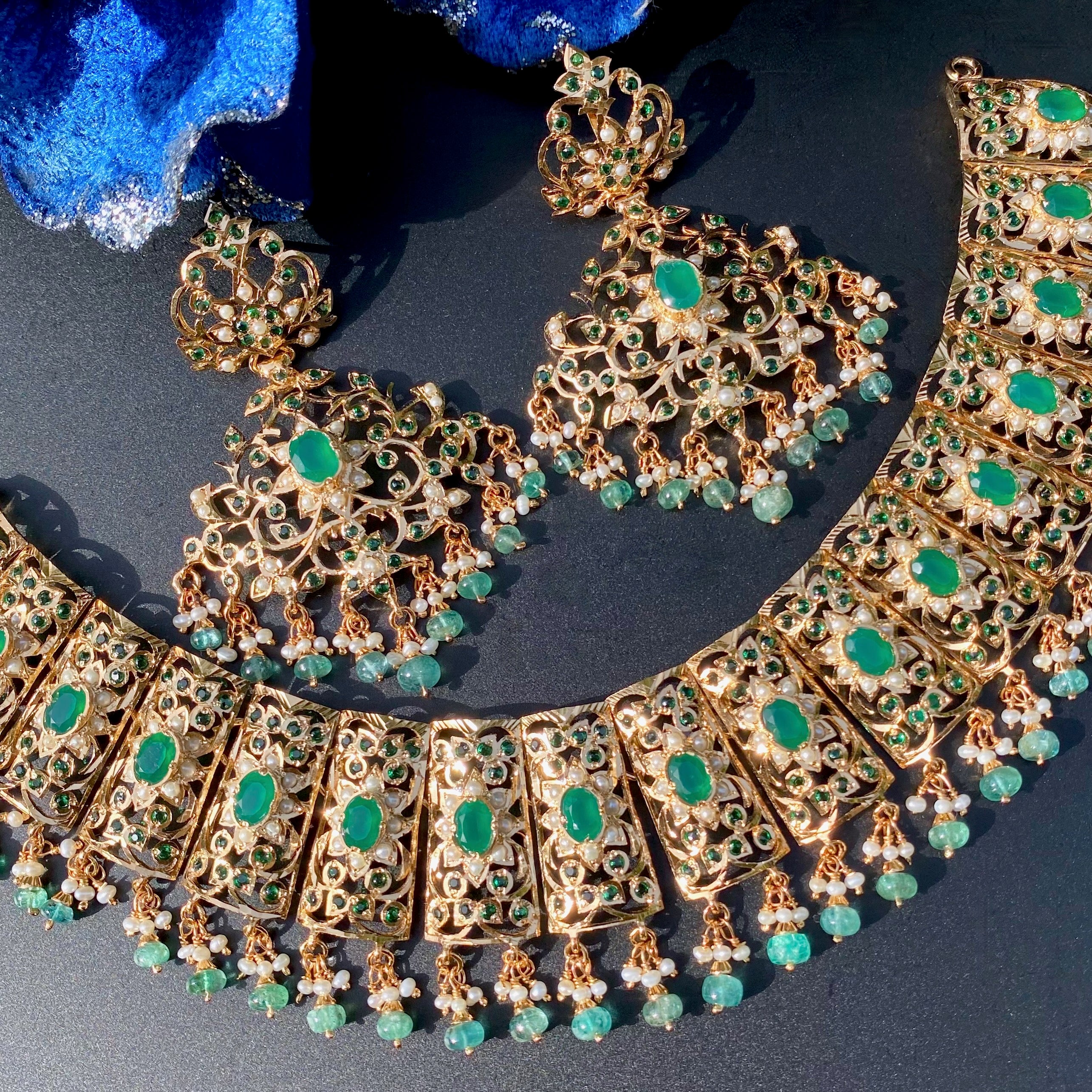 pakistani necklace set with emeralds and pearls