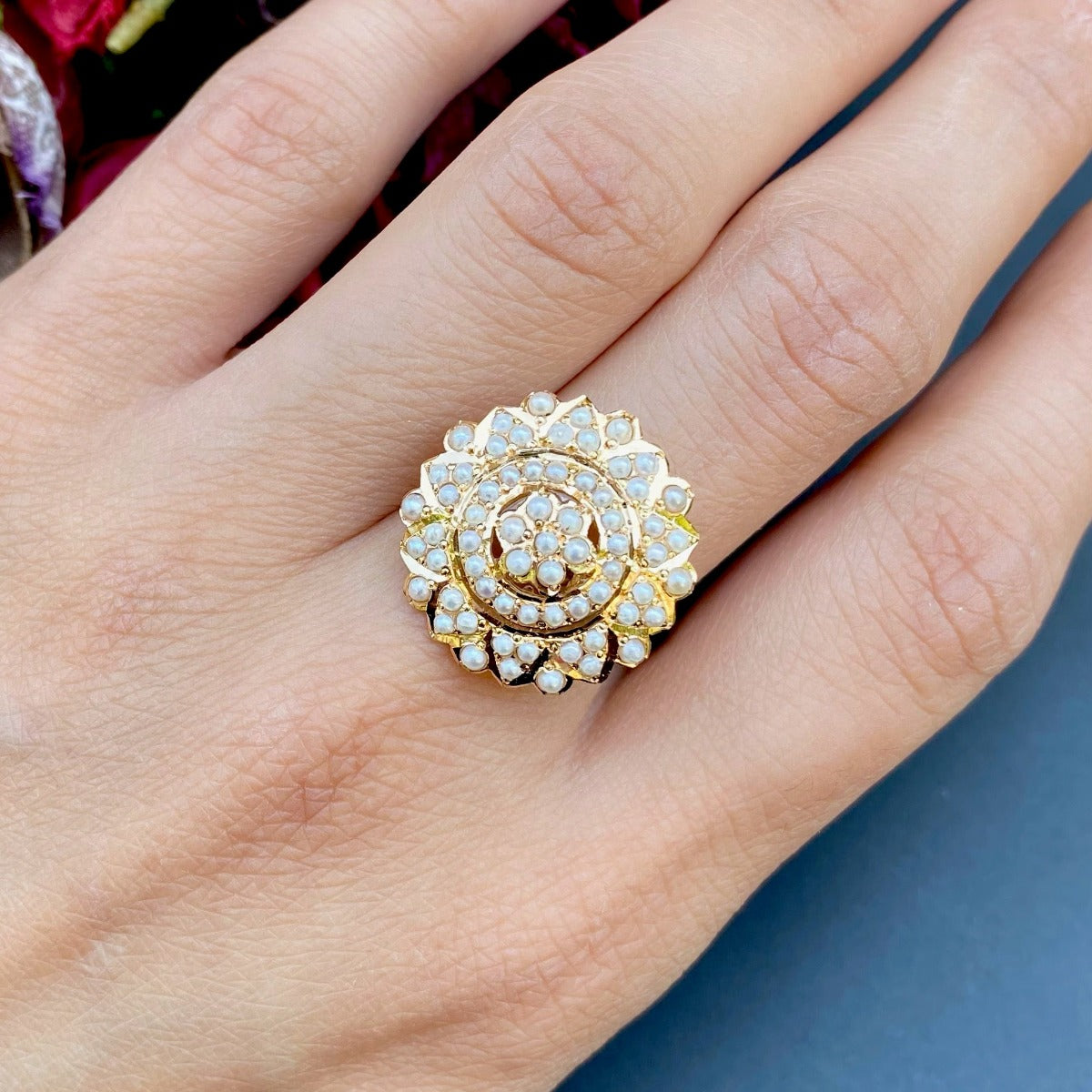 wedding gold ring with pearls