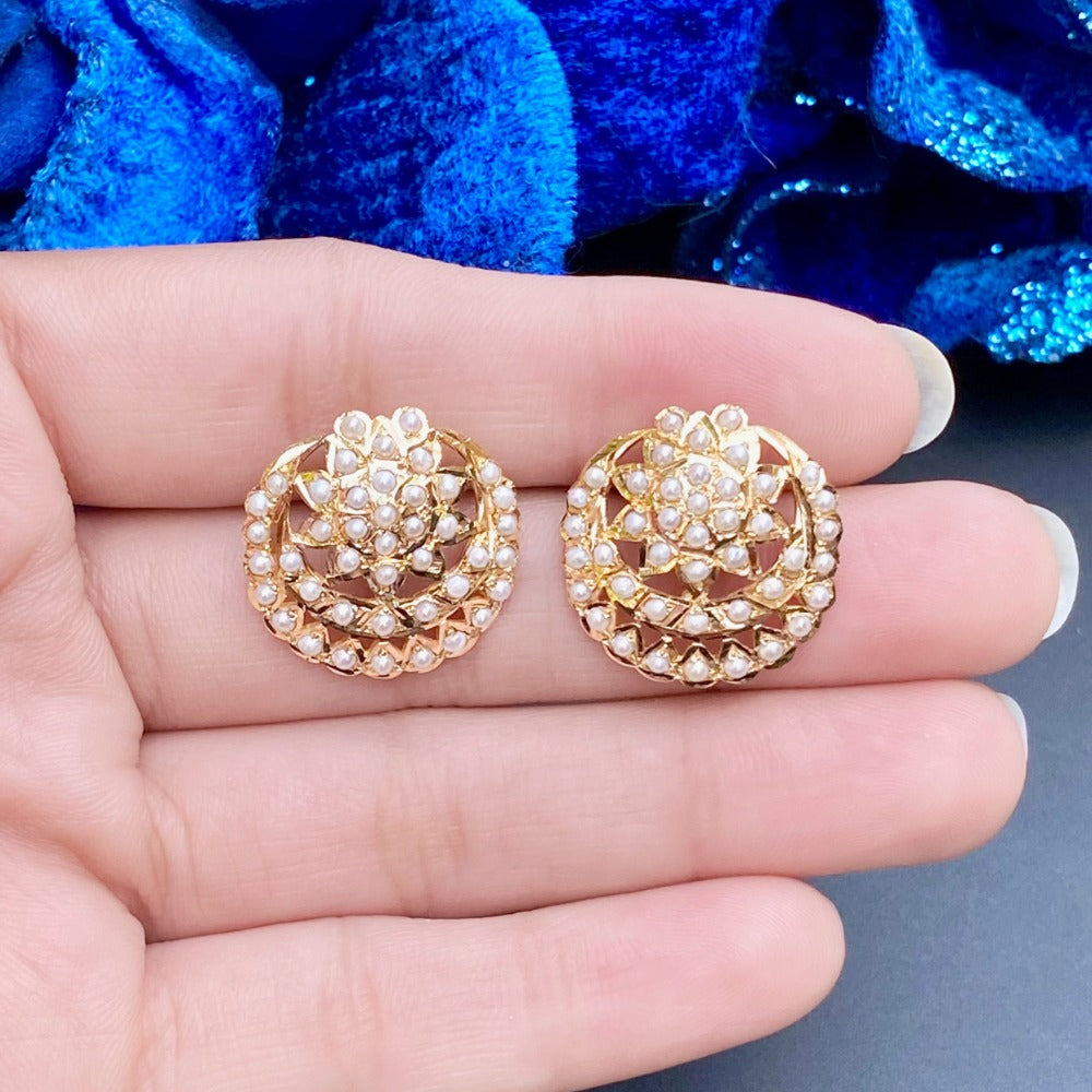 gold stud earrings embellished with pearls